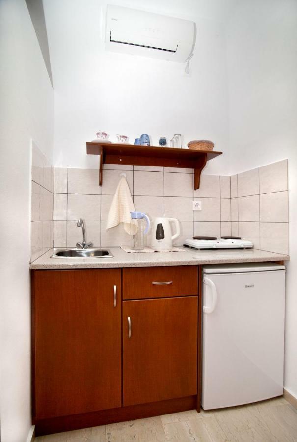 Manolakis Pizanias Apartment Emborios Exterior photo
